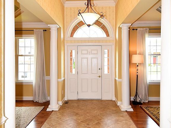 4th image of 15683 Alderbrook Dr
