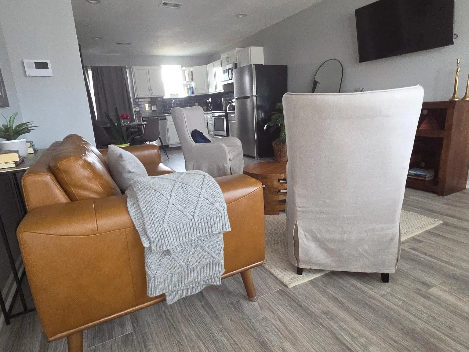 4 bed, 2.0 bath, 1266 sqft, $2,350 — Photo 3