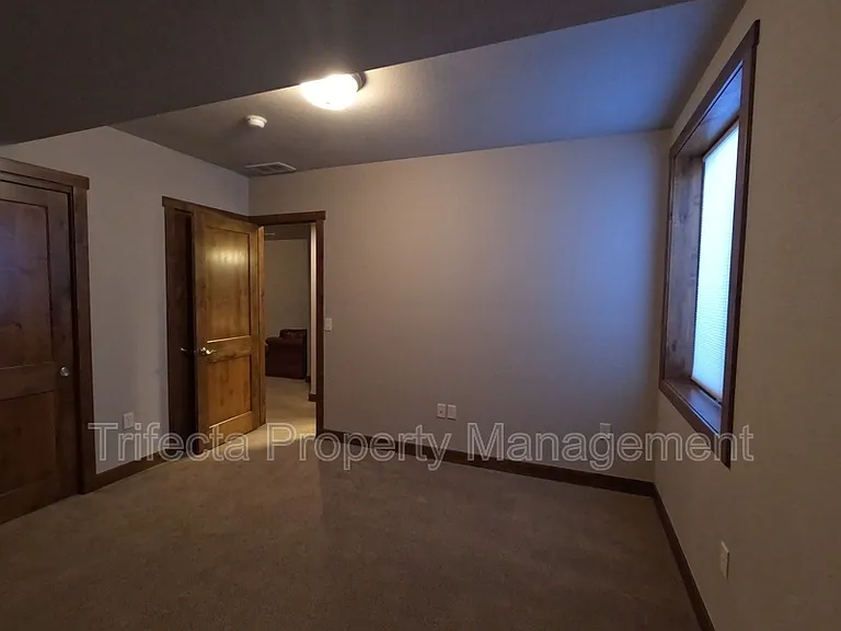 1032 Hessen Dr — Photo 23