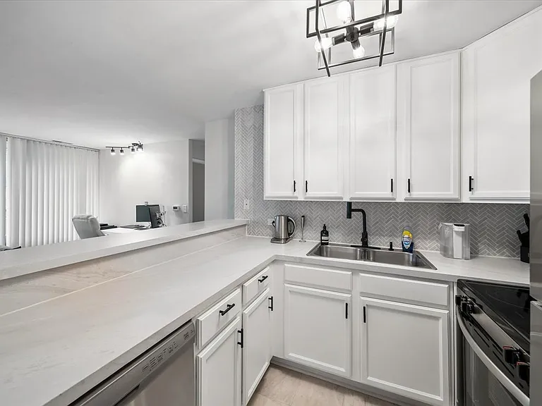 6010 Oakwood Dr #3G — Photo 4