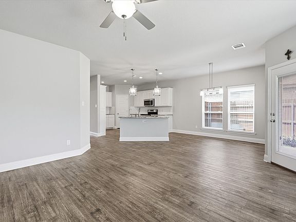 3rd image of 304 Paloma St