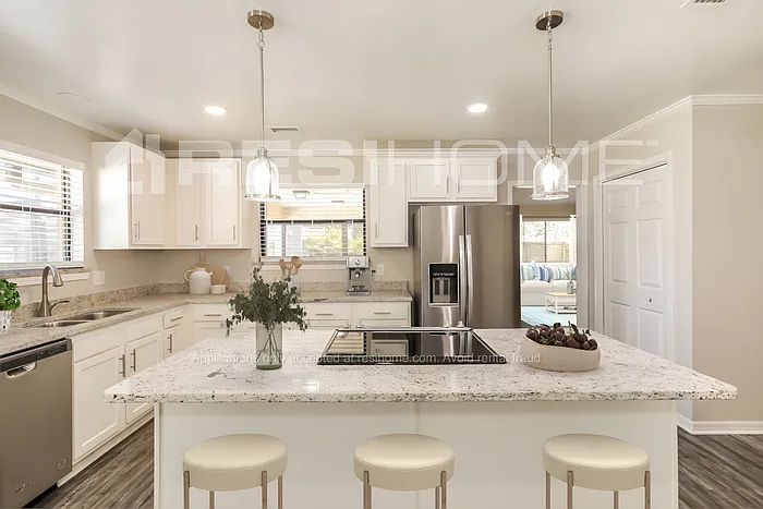 1258 Palm Dr — Photo 5