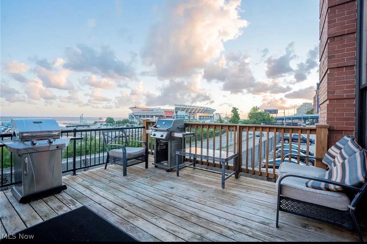 1 bed, 800 sqft, $2,300 — Photo 2