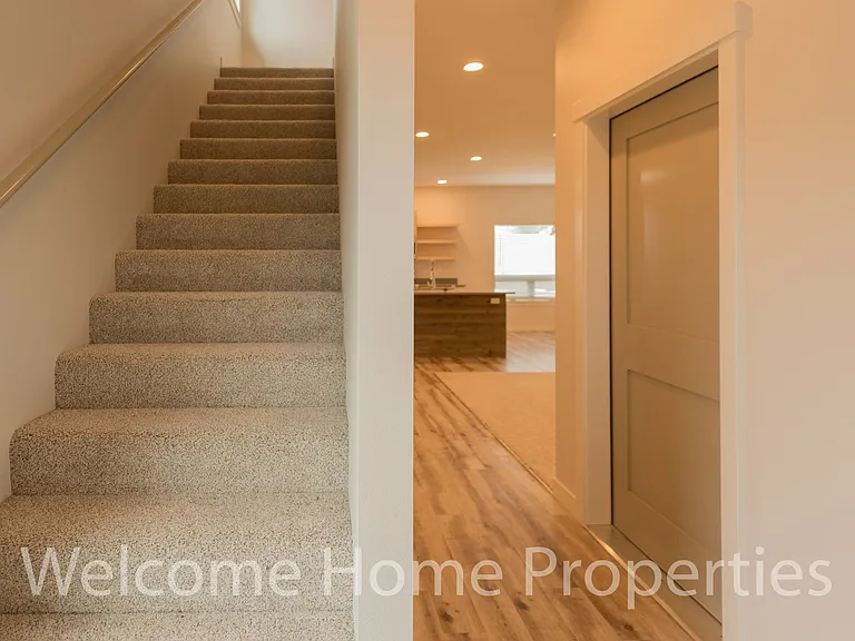 2 NE Hadley Way — Photo 4