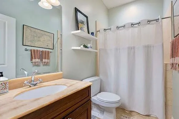 1422 W Henderson St #1 — Photo 8