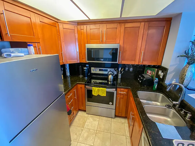 525 E Seaside Way — Photo 3