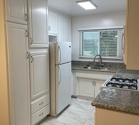 5th image of 141 N Kenwood St #8