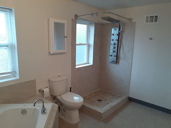 4th image of 530 Oxford Ave
