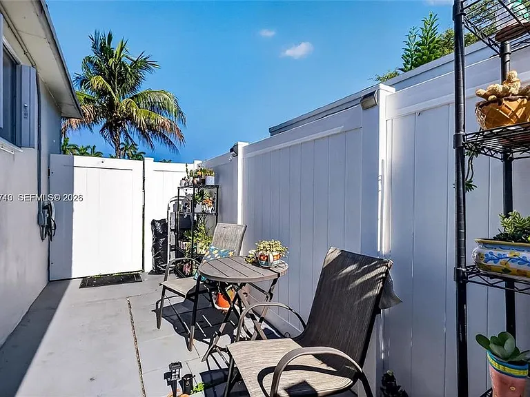 413 SW 5th Ave — Photo 7