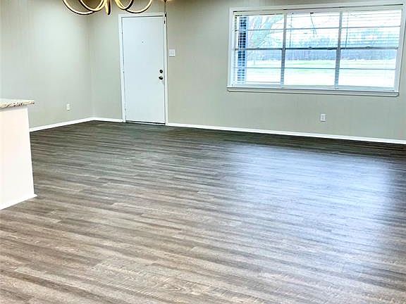 3rd image of 2048 Farm Road 275 N