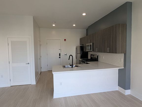 2nd image of 282 Fairmount Ave #59E