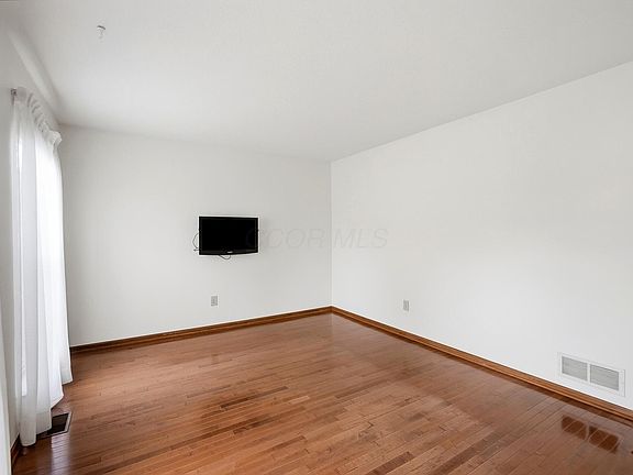 5th image of 6137 Holywell Dr
