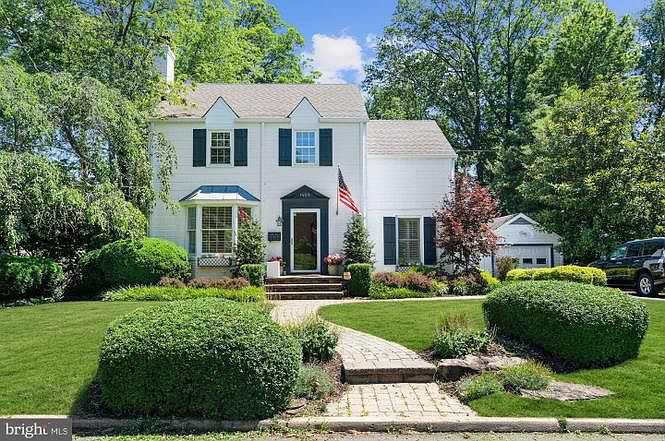 1st image of 1409 Oakcrest Dr