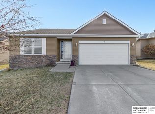 17129 Colony Dr, Omaha, NE 68136