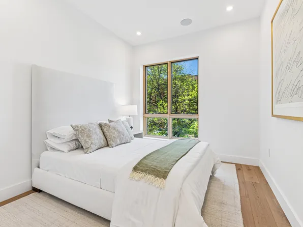 72 Quincy Street image 9 of 12