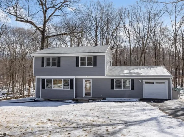 32 Fawnridge Drive, Washington Twp., NJ 07853