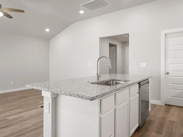 2504 Abbeville Ave — Photo 12
