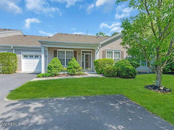 44 Autumntide Drive, Lakewood, NJ 08701