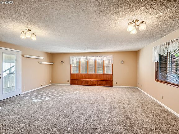 3rd image of 14565 SE Bramble Ct