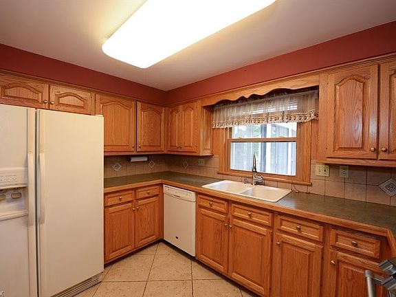 5th image of 2567 Belair Dr