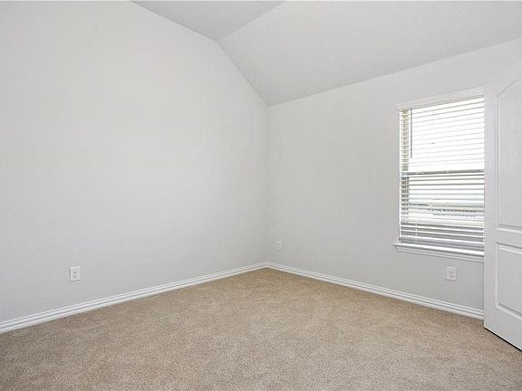 5th image of 709 Millcreek Ln