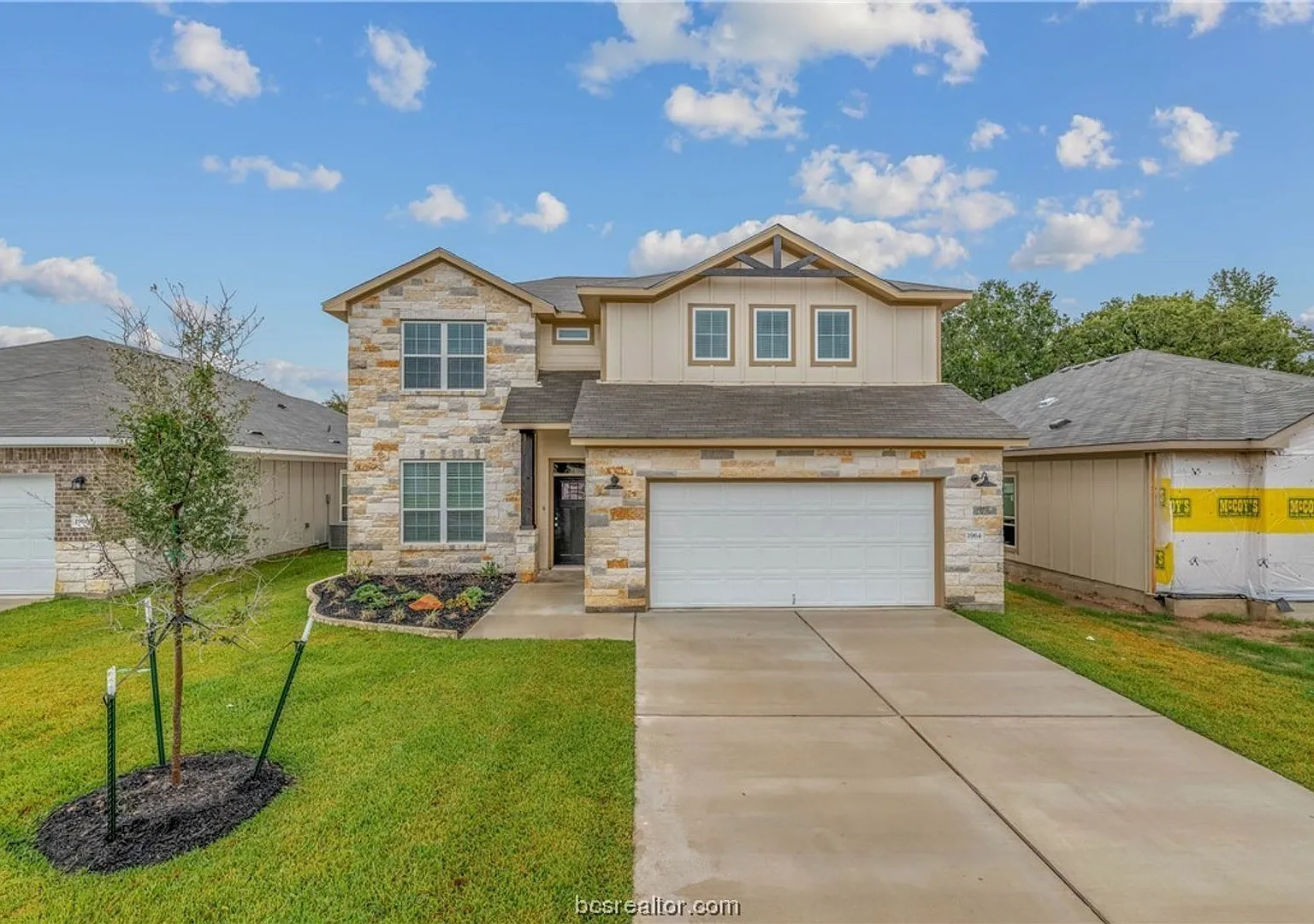 Gorgeous 4 bedroom 3 bath in an ideal location — Photo 1