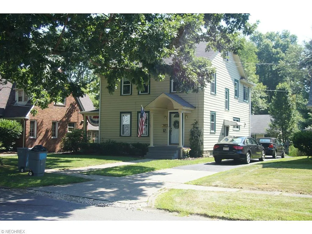 243 Oakgrove St photo 1