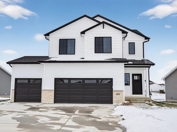 16530 Bentwood Dr, Urbandale, IA 50323