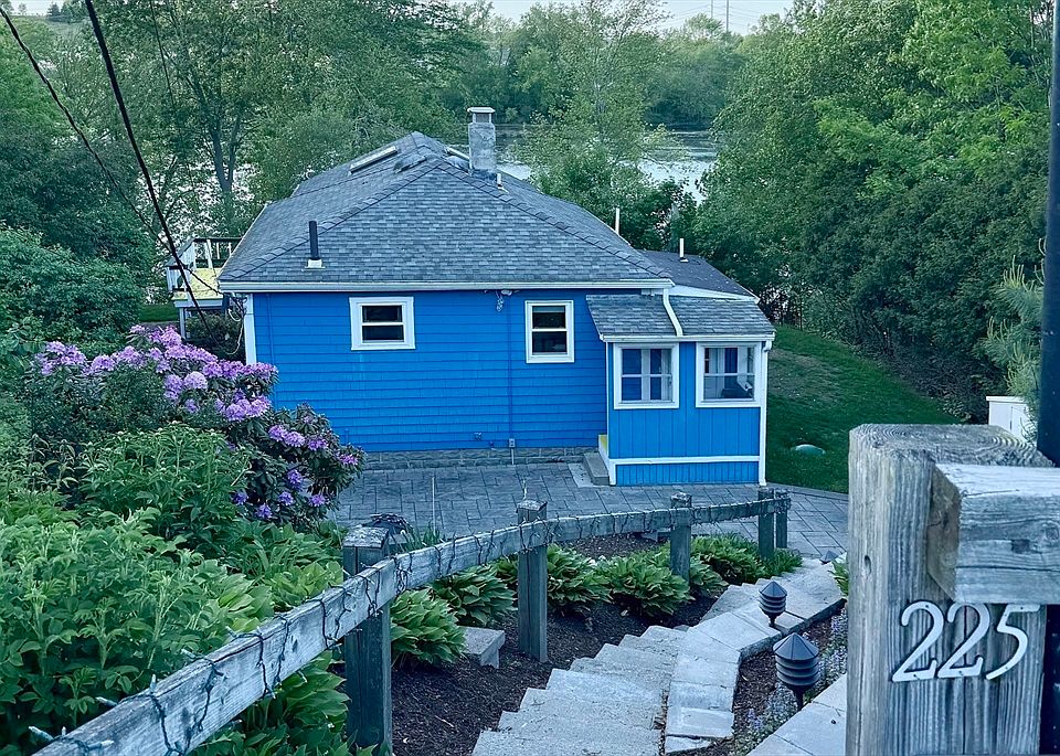 1st image of 225 Riverside Dr