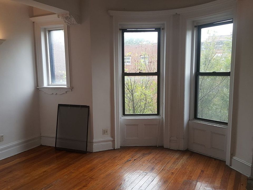 2nd image of 416 Adelphi St APT 3L