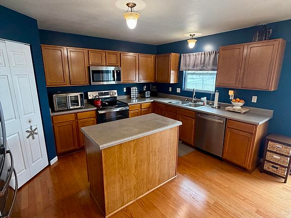 4th image of 1037 Prairie Ln