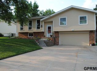 350 Windsor Dr, Papillion, NE 68046