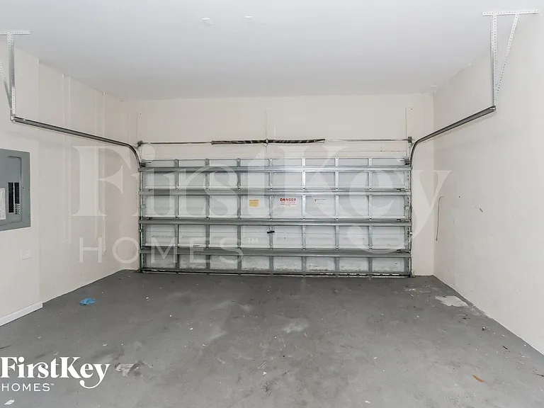 1700 NE 37th Pl — Photo 14