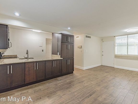 4th image of 1301 S Howard Ave APT B3