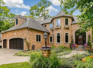 411 E Gartner Rd, Naperville, IL 60540