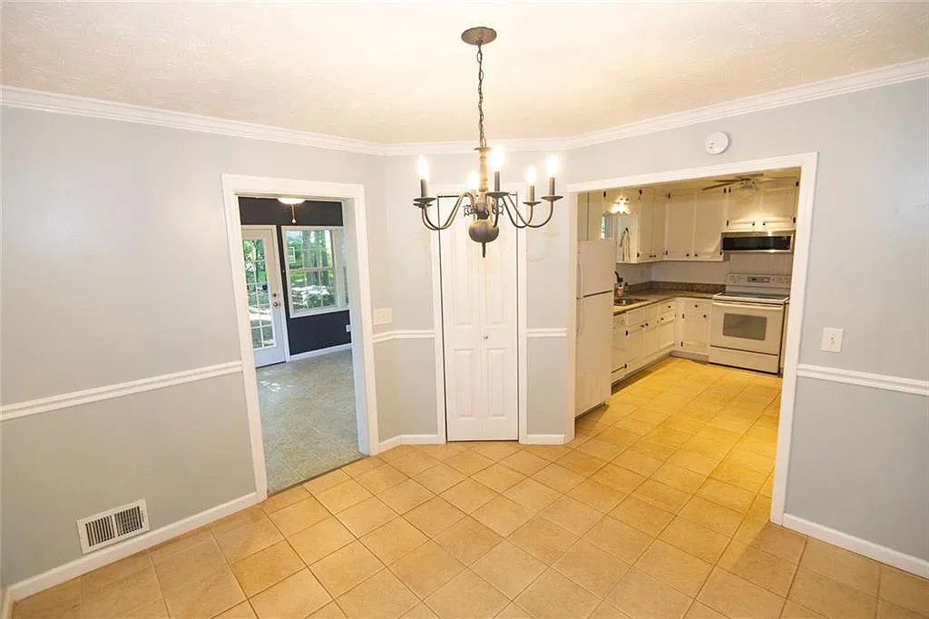 3 bed, 1824 sqft, $2,100 — Photo 4