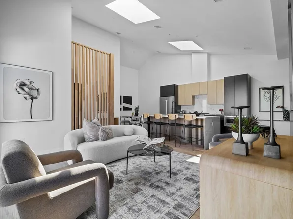 22 High St #Penthouse 13, Boston, MA 02122