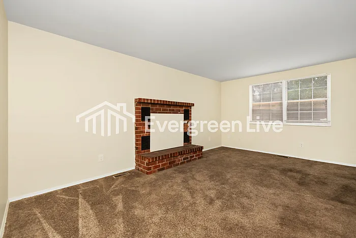 8346 Eagle Pass Dr — Photo 4