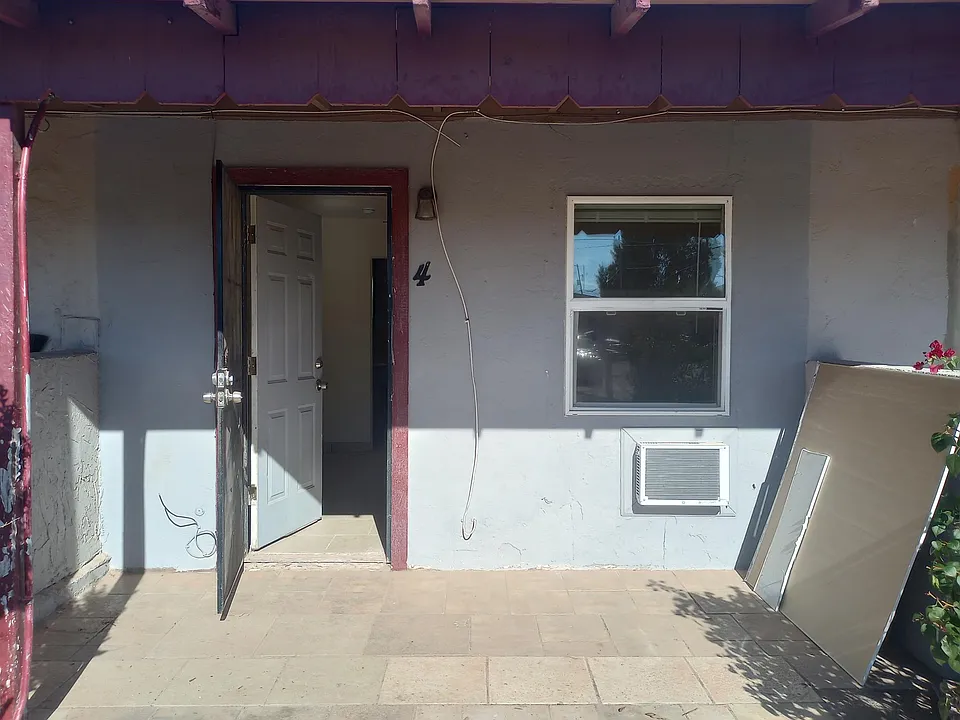523 N Main St #4