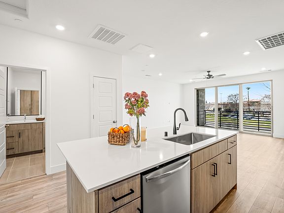 5th image of 602 W Mahogany Lane