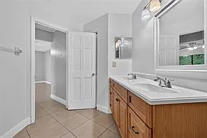 660 Royalty Ct — Photo 30