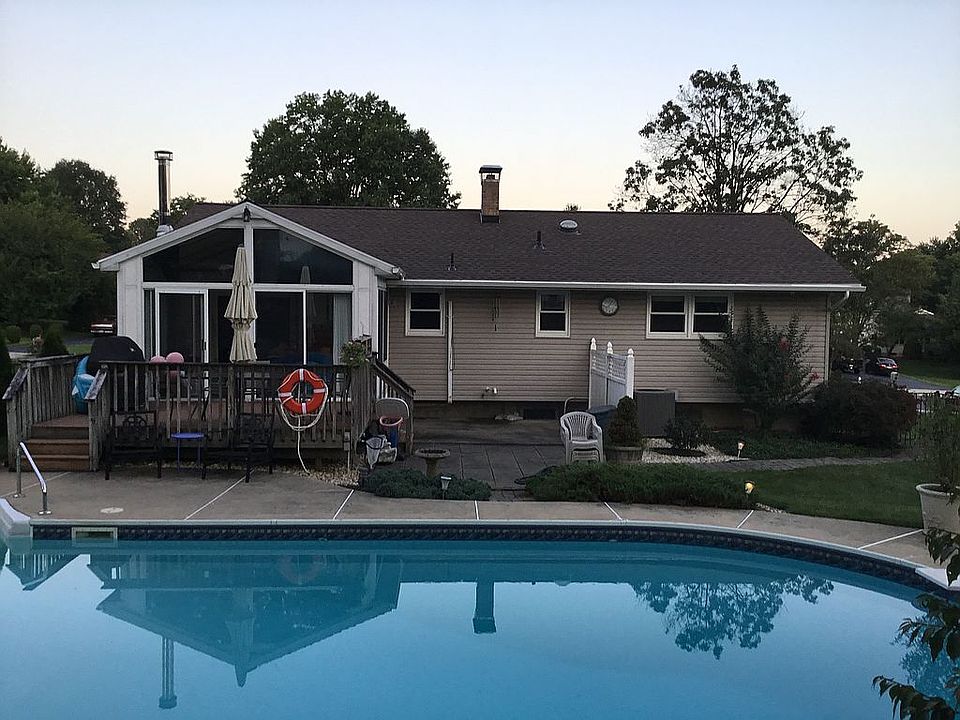 2nd image of 3 Courtleigh Pl