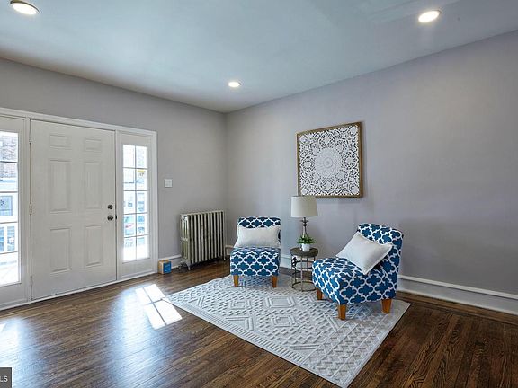 4th image of 1645 Crosslynne Ave