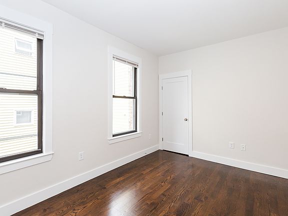 4th image of 24 Clary St #3R