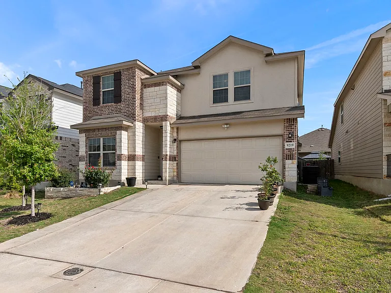 9219 Yaya Rd — Photo 2