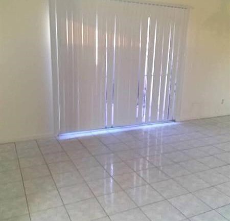 3rd image of 3435 Villa Knolls South Dr