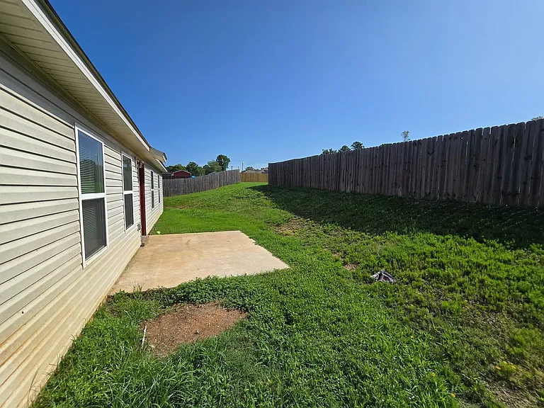 2416 Kenneth Dr — Photo 14