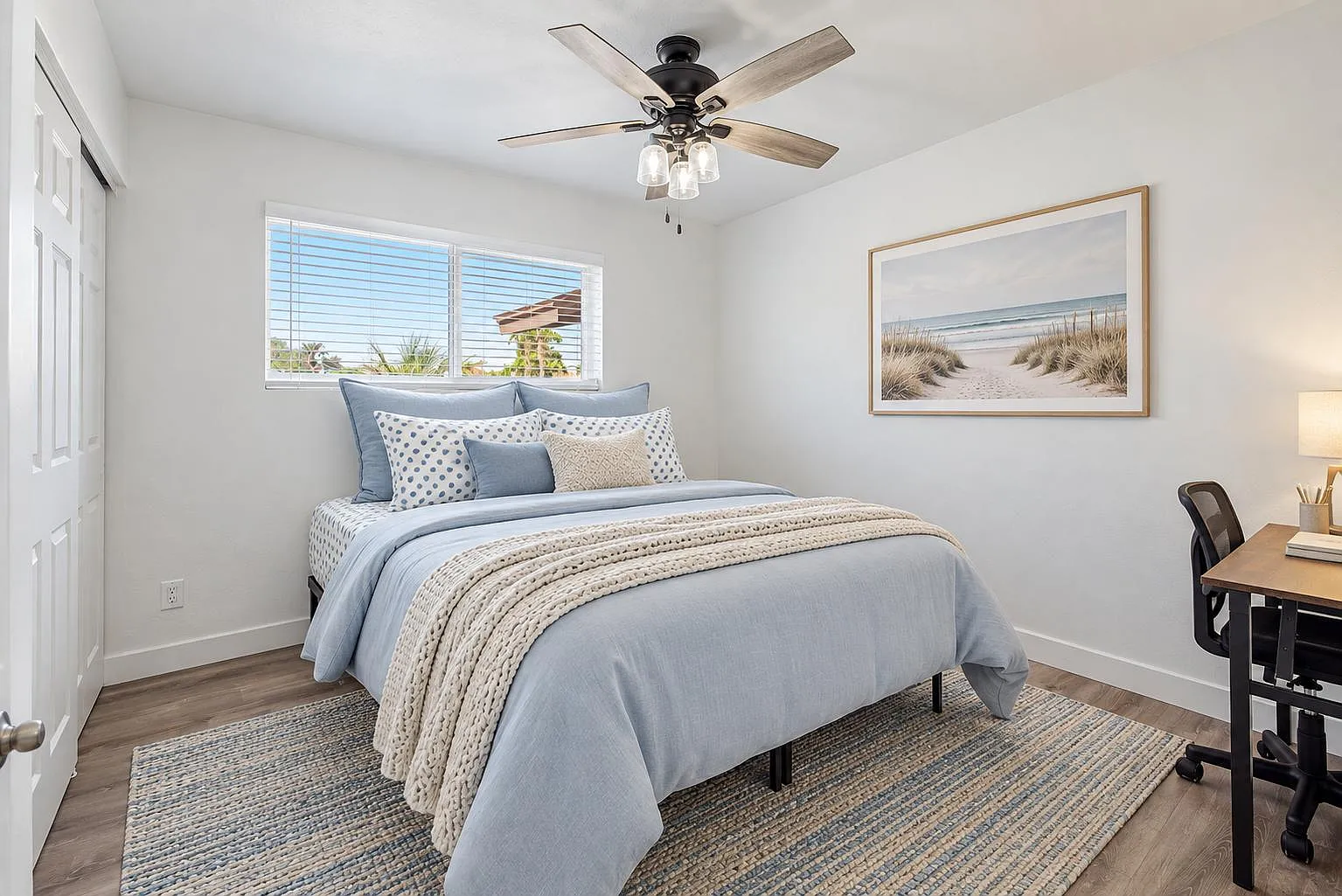 4 bed, 4.0 bath, 2600 sqft, $949 — Photo 1