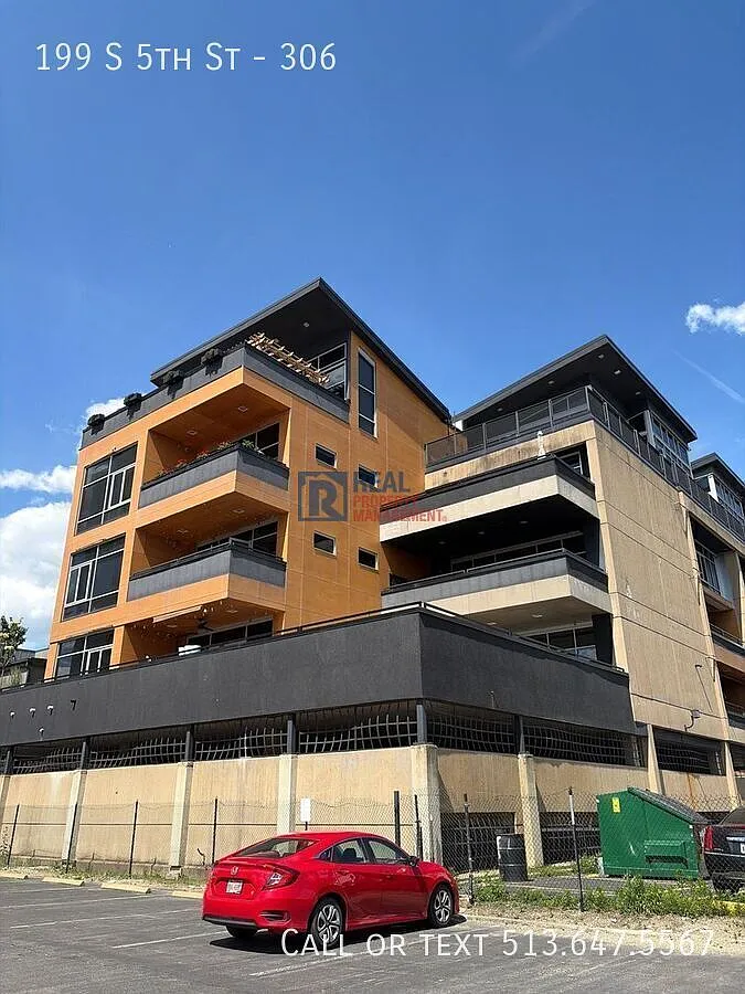 Live right in Downtown Columbus in this 2 BR 2 BA filled with natural sun light and modern elegance — Photo 3