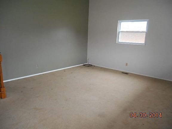 3rd image of 402 Falcon Dr